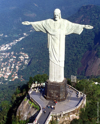 O Cristo Redentor  uma esttua de Jesus Cristo localizada na cidade do Rio de Janeiro, Brasil. Est localizada no topo do morro do Corcovado, a 709 metros acima do nvel do mar. De seus 38 metros, oito esto no pedestal. Foi inaugurado s 19:15 do dia 12 de outubro de 1931, depois de cerca de cinco anos de obras. Um smbolo do cristianismo, a esttua se tornou um dos cones mais reconhecidos internacionalmente de ambos, Rio e Brasil. No dia 7 de Julho de 2007, em Lisboa, no Estdio da Luz, foi eleito uma das novas sete maravilhas do mundo.