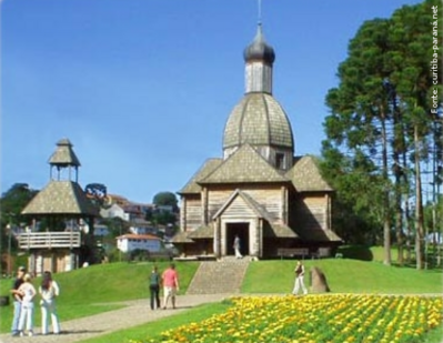 O memorial ucraniano est localizado dentro do parque Tingui, em Curitiba.
<br/>
Palavras-chave: ucraniano, folclore, Curitiba, memorial, Tingui