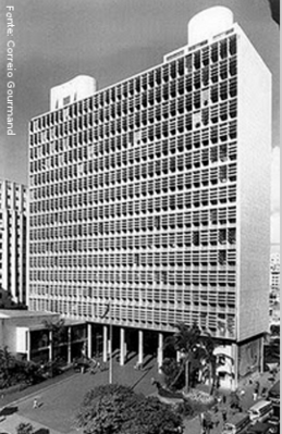 Sede do Ministério da Educação e Saúde(1937-1945), atual Palácio da Cultura Gustavo Capanema, do Rio de Janeiro. Resultado do trabalho de um grupo de arquitetos liderados por Lucio Costa (1902-1998), do qual participou Oscar Niemeyer (1907), entre outros, rompendo assim com o marasmo que se encontrava a arquitetura brasileira.

