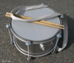 Caixa, tarola, caixa clara ou, na designação original em inglês, snare drum é um tipo de tambor composto por um corpo cilíndrico de pequena seção, com duas peles fixadas através de aros metálicos. 